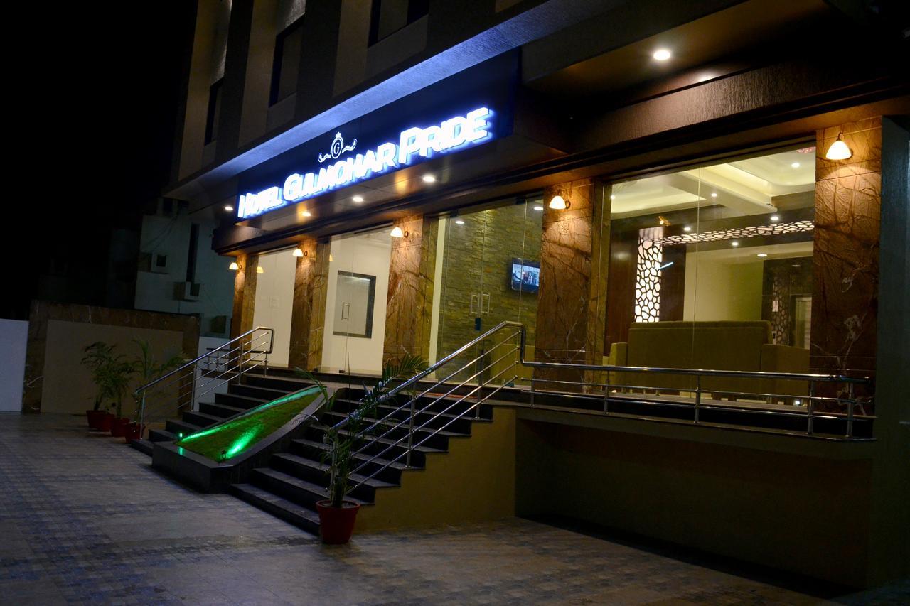 Hotel Gulmohar Pride Ahmednagar Exterior foto